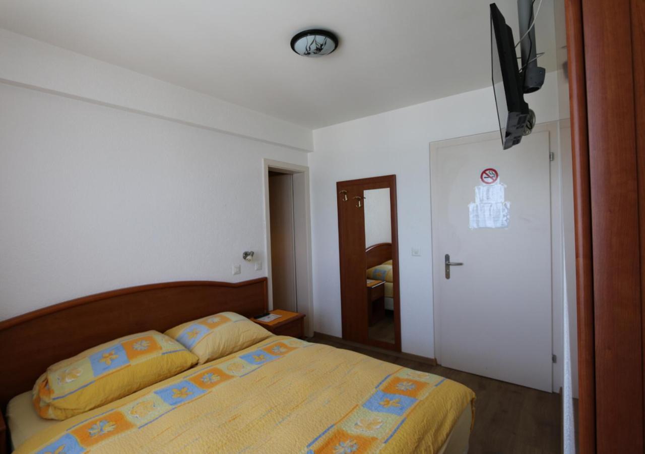 Hotel Du Quai Villeneuve Zewnętrze zdjęcie