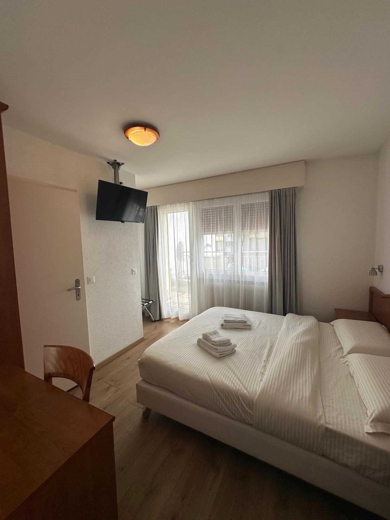 Hotel Du Quai Villeneuve Zewnętrze zdjęcie