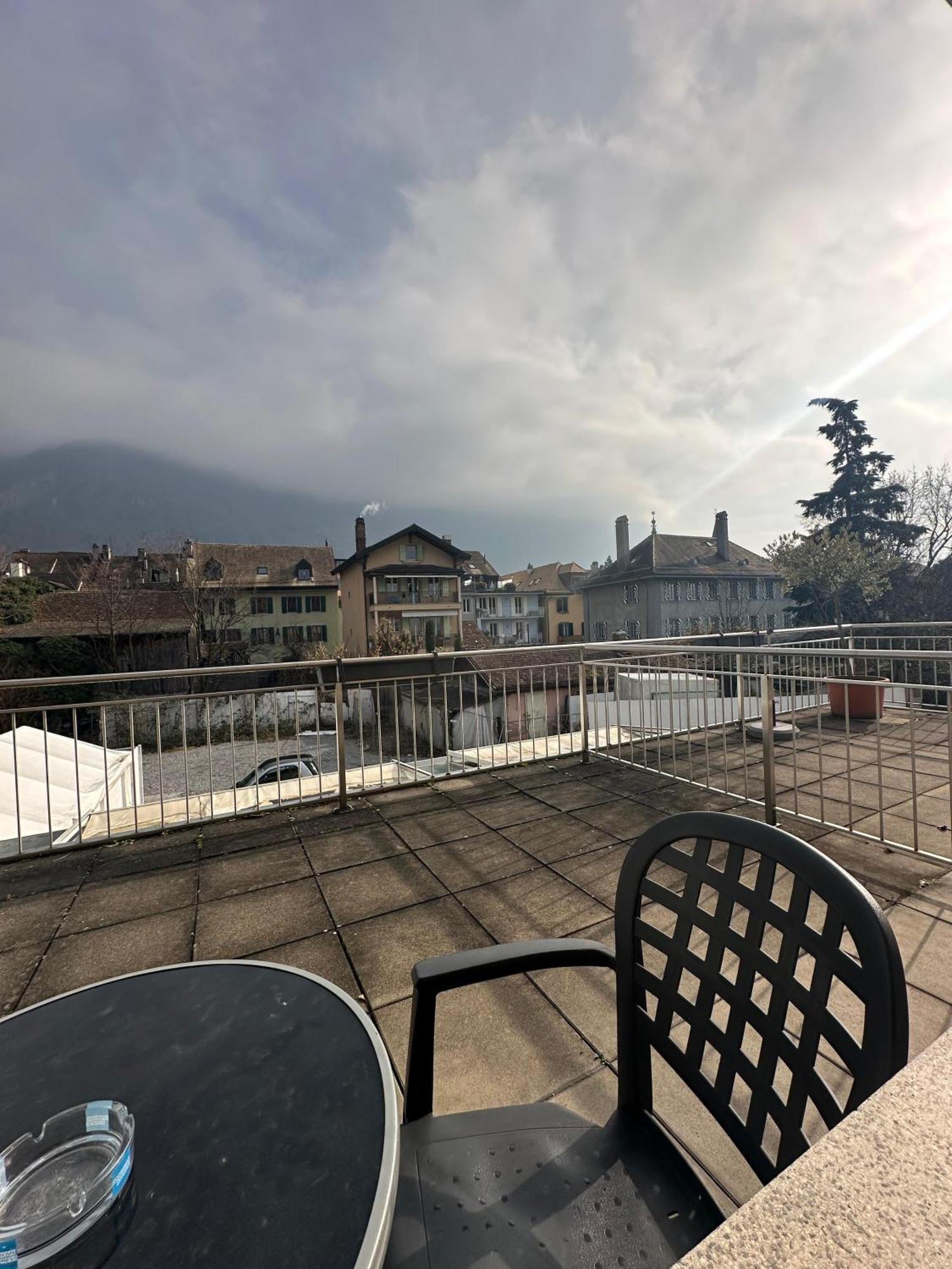 Hotel Du Quai Villeneuve Zewnętrze zdjęcie