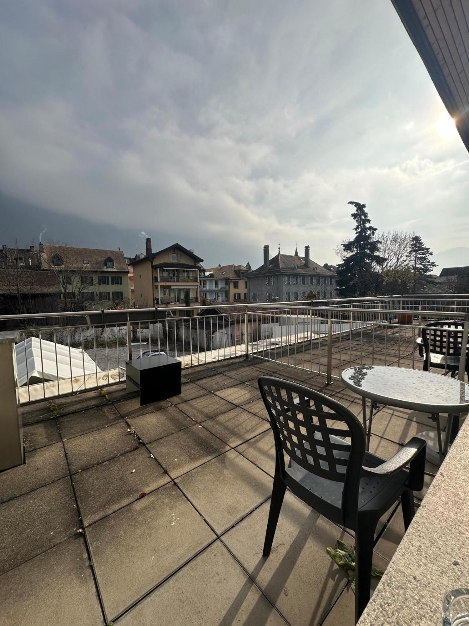Hotel Du Quai Villeneuve Zewnętrze zdjęcie