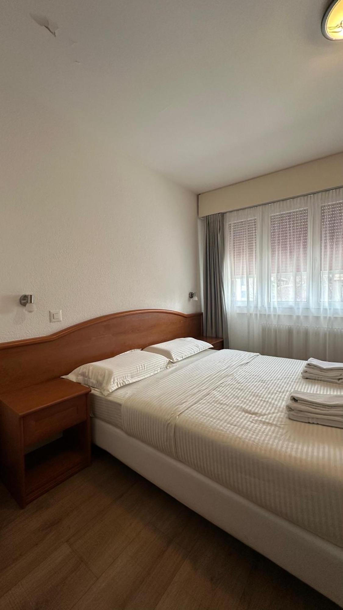Hotel Du Quai Villeneuve Zewnętrze zdjęcie