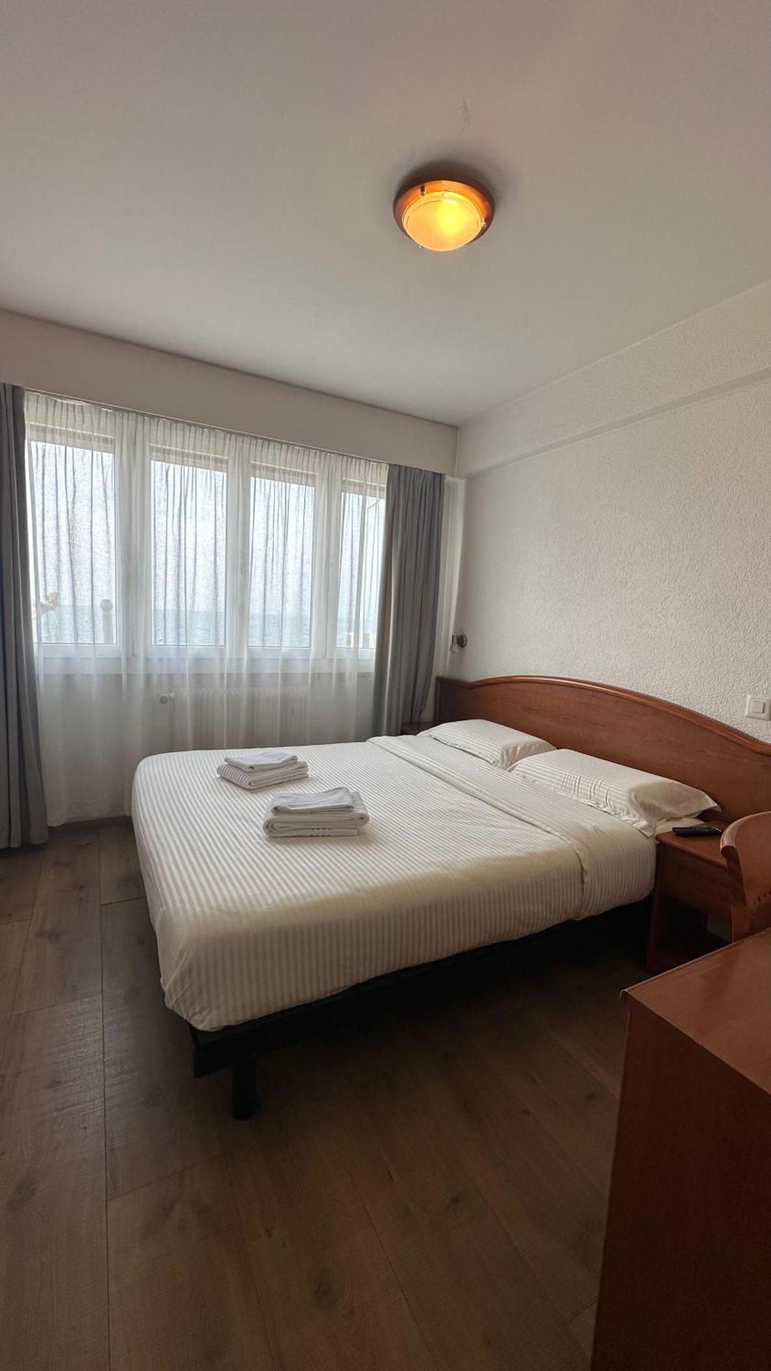 Hotel Du Quai Villeneuve Zewnętrze zdjęcie
