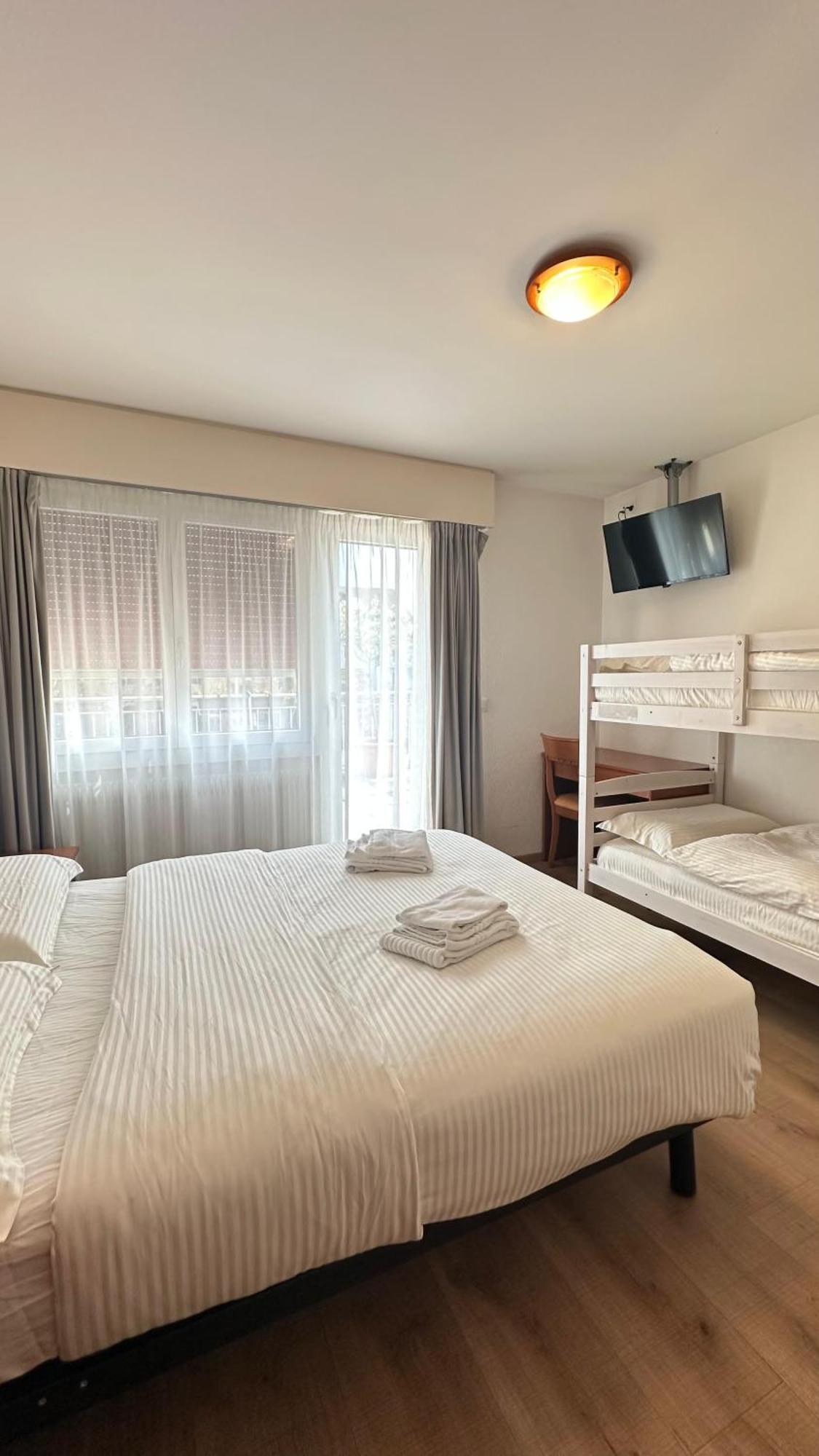 Hotel Du Quai Villeneuve Zewnętrze zdjęcie