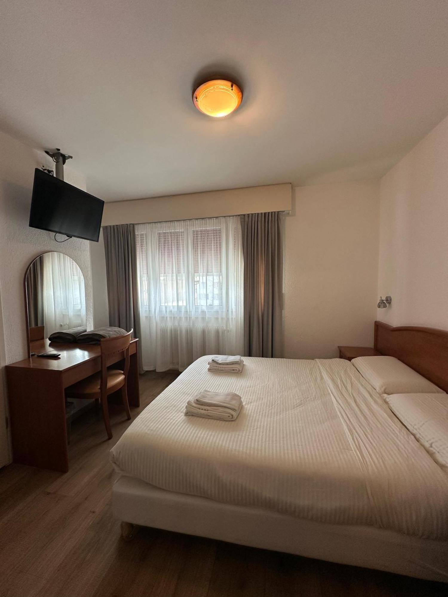 Hotel Du Quai Villeneuve Zewnętrze zdjęcie