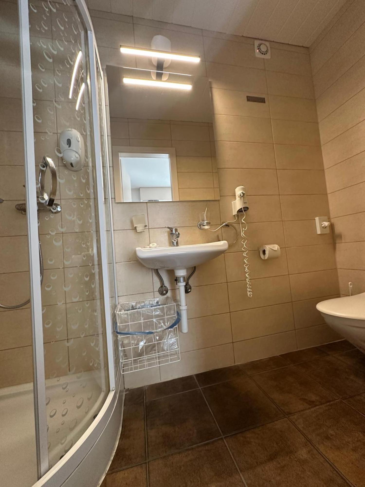Hotel Du Quai Villeneuve Zewnętrze zdjęcie