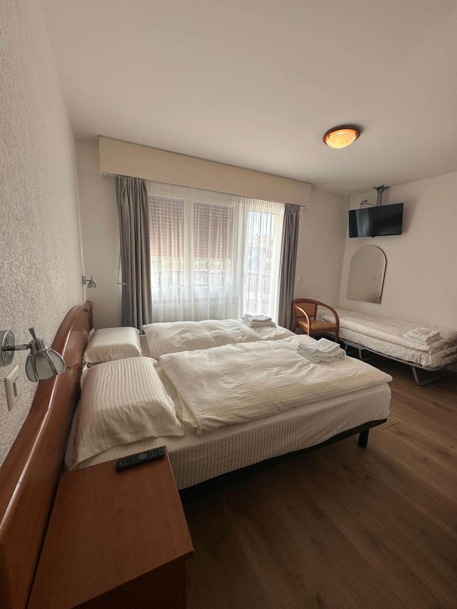 Hotel Du Quai Villeneuve Zewnętrze zdjęcie